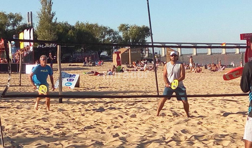 Rosario: beach tennis en La Florida
