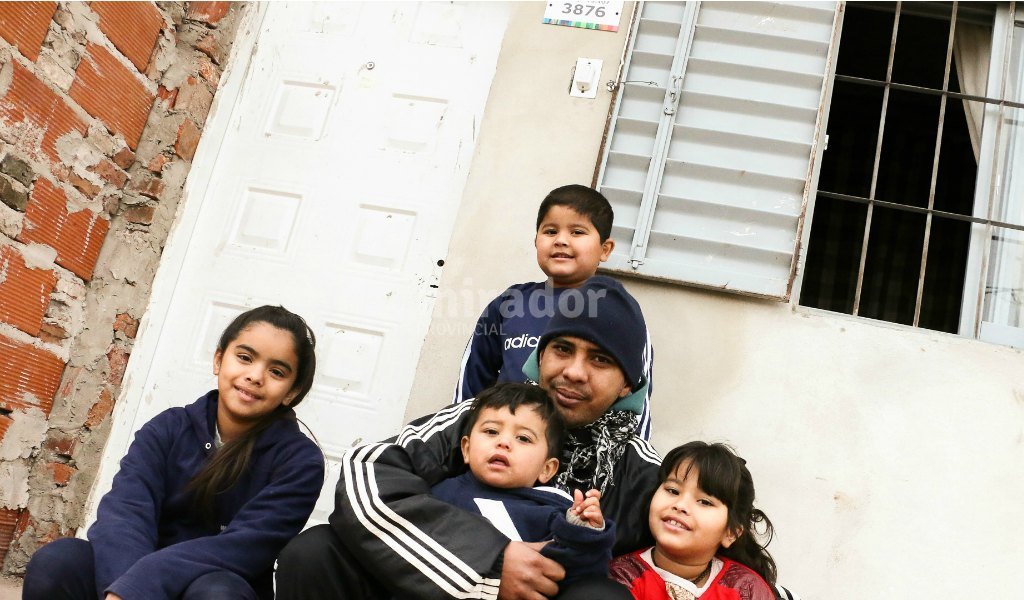 Rosario: vecinos de barrio Polledo recibieron la numeracin para sus viviendas