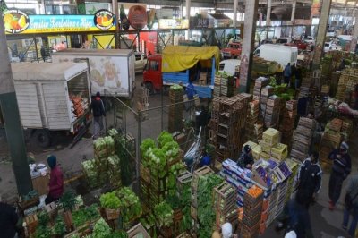 Violento asalto en el Mercado: graves denuncias - El jueves 6 de junio, dos hombres armados asaltaron a un cliente del Mercado, al que despojaron de 20 millones de pesos y 9 mil dlares.  - 