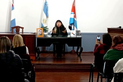 Fernanda Rivero present en Villaguay su libro sobre Julieta Riera