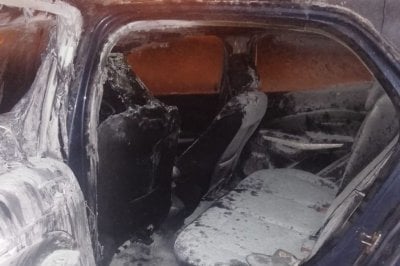 Incendiaron otro auto en la puerta de la comisara 32