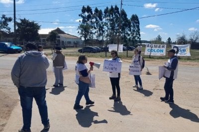 Docentes reclamaron a Frigerio y aseguraron que est "lejos del pueblo"