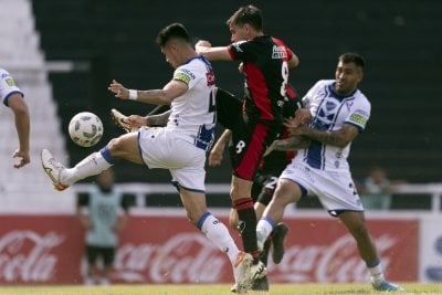 Más ganas que fútbol: Colón se sacó la mufa de visitante y eso es lo que vale Ganó y cortó la sequía afuera