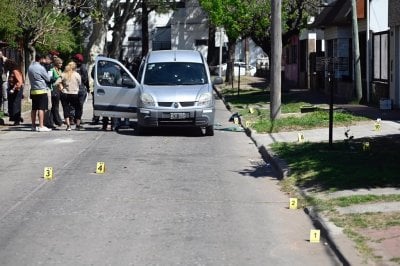 Violento robo en Rosario: balearon en la cabeza a un policía y se llevaron $ 35 millones En la zona noroeste