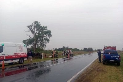 Camión de caudales volcó en el sur de Santa Fe: murió un empleado Altura de Villa Mugueta