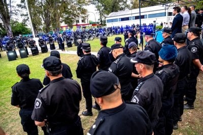 Entregaron 100 motos y 43 autos para la policía de Rosario Seguridad