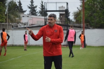 Diego Pozo fue crtico con el plantel tras perder con Arsenal