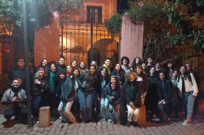 Estudiantes presentan un libro en ingls sobre fantasmas de la ciudad