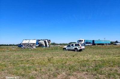  Un camión volcó en RN 34, a la altura de San Vicente, y complicó el tránsito Santa Fe