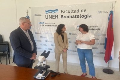 El colegio de veterinarios donó equipamiento a la UNER Gualeguaychú