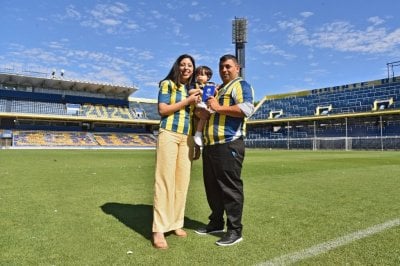 Cinco parejas se casaron en la cancha de Rosario Central