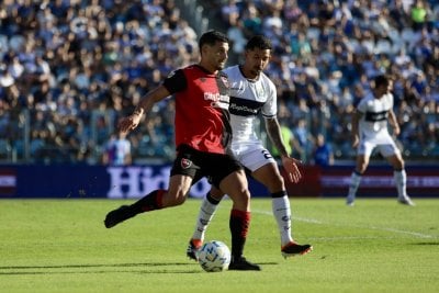 No levanta cabeza: Newells cay con Gimnasia y profundiza su crisis