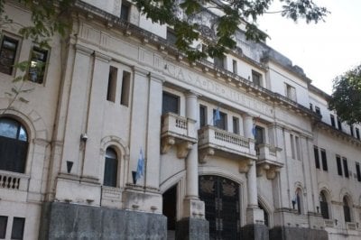  Santa Fe aprob una Corte Suprema con siete miembros y lmite de edad de 75 aos