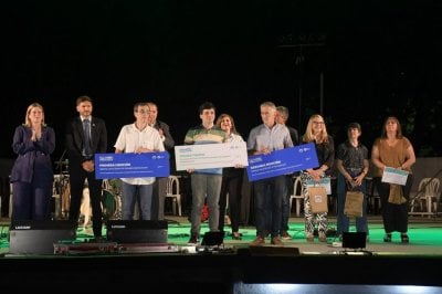 Emotiva celebración del aniversario de la ciudad de Santa Fe Estreno de la bandera