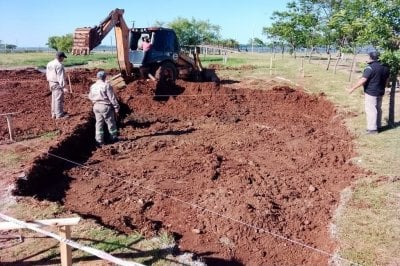 Comenz la construccin de la pileta termal provisoria en Santa Ana