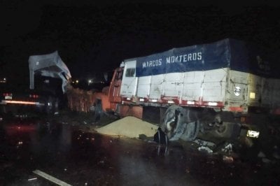 Fuerte choque de camiones a la altura de Monje: hubo importantes daos