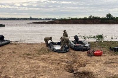 Mientras sigue la búsqueda del sargento, el Ejército confirmó que el bote chocó contra un obstáculo En el río Paraná