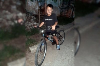 Un nene encontr el celular de un mdico, se lo llev a la casa y recibi una bicicleta como recompensa