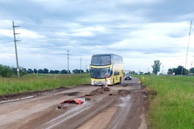 Mientras esperan el arreglo de la ruta 18, se circular en una sola mano