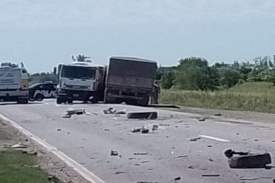 Un muerto  tras un choque entre un camin y un auto en la Ruta 34 entre San Genaro y Centeno