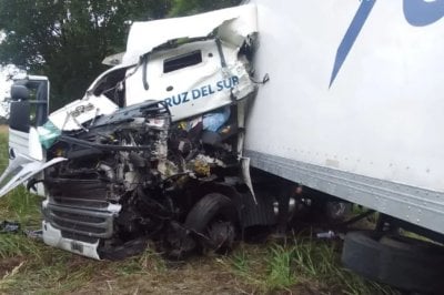  Accidente fatal en ruta 33: dos camiones chocaron y uno de los conductores falleció  Altura de Pujato