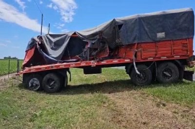 Choque de camiones en la ruta 33: "le pegó en la punta del acoplado" Tragedia