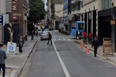 Una galera de arte en el corredor bancario de calle Santa Fe