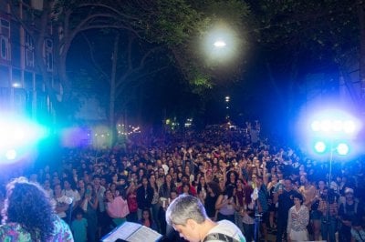 La biblioteca Vigil despide el ao con su ya tradicional fiesta en la calle 