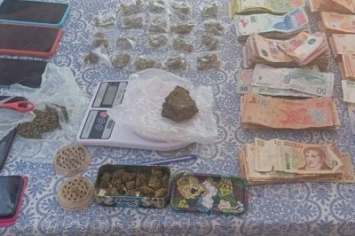 Encontraron marihuana y hasta una PlayStation durante un allanamiento por pirotecnia ilegal en Roldán Operativo con sorpresa