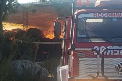  Devastador incendio en un deposito de maquinarias agrícolas Reconquista