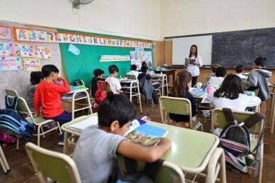 Los gremios docentes renuevan sus demandas salariales