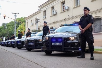 Entregan 20 mviles policiales para el departamento La Capital