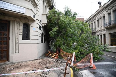 Rosario bajo un temporal: se inund la terminal de colectivos y hubo complicaciones en varios puntos de la ciudad