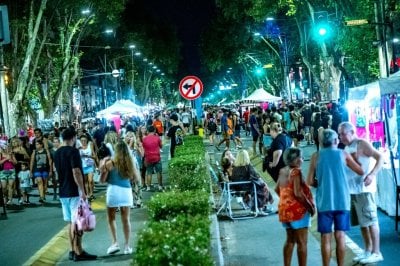 Rosario vivió otro fin de semana con eventos masivos en plazas, parques y calles Espacios públicos