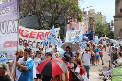 Masiva manifestacin de docentes en el marco del paro nacional