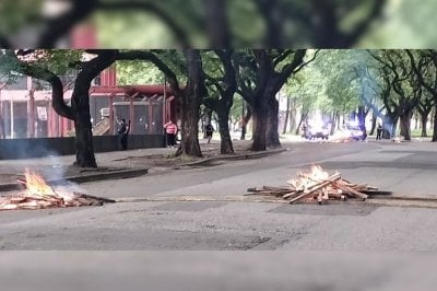 Alta tensión en Newells: hinchas tomaron el club pidiendo la renuncia de Astore Incidentes