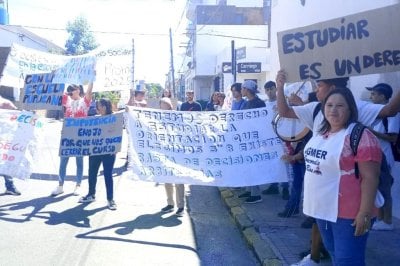 Protesta por la falta de continuidad en una orientacin de secundario