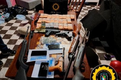  Allanamiento por narcomenudeo: incautaron dinero, armas y drogas