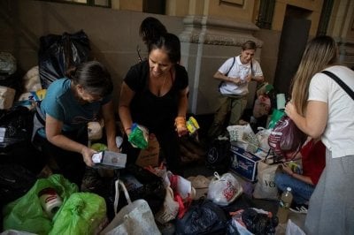 Rosario se moviliza y llena tres galpones con ayuda para Baha Blanca