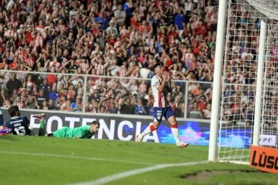 Unión volvió a jugar al fútbol, pero le erró al arco y chocó con Cambeses Mala puntería y derrota 1-0